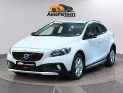 Vit Begagnad 2013 Volvo V40 CC Summum Kombi | 108 900 kr (Marknadspris)