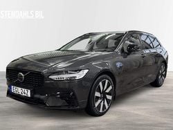 Grå Begagnad 2025 Volvo V90 Plus Kombi | 499 000 kr (Marknadspris)
