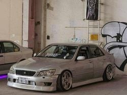 Grå Begagnad 2000 Lexus IS200 Sedan | 100 000 kr