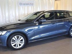 Blå Begagnad 2021 Volvo V60 Momentum Kombi | 289 000 kr (Marknadspris)