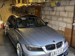 Blå Begagnad 2011 BMW 320 Sedan | 120 000 kr (Dyr)