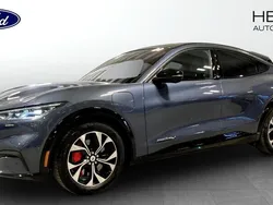 Blå (blue) Begagnad 2021 Ford Mustang Mach-E SUV | 379 900 kr (Marknadspris)
