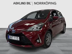 Röd Begagnad 2017 Toyota Yaris Hybrid Active Halvkombi | 149 000 kr (Marknadspris)