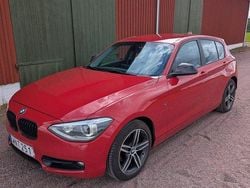 Röd Begagnad 2014 BMW 120 Sport Line Halvkombi | 114 900 kr (Marknadspris)