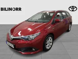 Röd Begagnad 2017 Toyota Auris Touring Sports Active Kombi | 149 900 kr (Marknadspris)