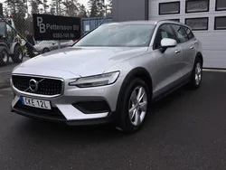 Silver Begagnad 2019 Volvo V60 CC Momentum Kombi | 269 000 kr (Lite dyr)