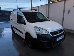 Vit Begagnad 2017 Peugeot Partner Minibuss | 65 000 kr (Bra pris)