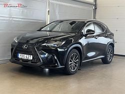 Svart Begagnad 2023 Lexus NX450h+ SUV | 569 900 kr (Marknadspris)