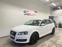 Vit Begagnad 2012 Audi A3 Sportback Attraction Halvkombi | 42 900 kr (Marknadspris)