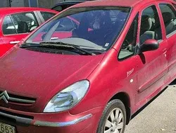 Röd Begagnad 2005 Citroën Xsara Picasso Minibuss | 9 000 kr