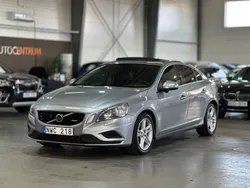 Ljusblå (blå) Begagnad 2013 Volvo S60 R-Design Momentum Sedan | 149 900 kr (Marknadspris)