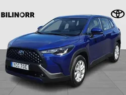 Mörkblå (blå) Begagnad 2023 Toyota Corolla Cross Active SUV | 369 900 kr (Marknadspris)