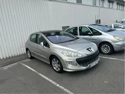 Grå Begagnad 2008 Peugeot 308 Halvkombi | 45 000 kr (Marknadspris)