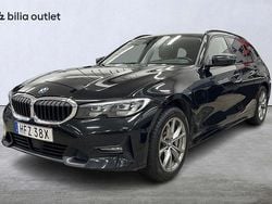 Svart Begagnad 2021 BMW 330e Sport Line Kombi | 189 900 kr (Bra pris)