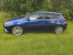 Blå metallic Begagnad 2018 Toyota Auris Hybrid Halvkombi | 179 000 kr (Bra pris)