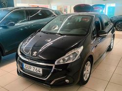 Svart Begagnad 2015 Peugeot 208 Halvkombi | 54 900 kr (Marknadspris)