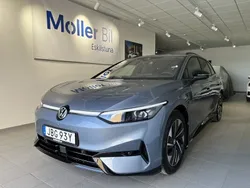 Ljusblå (stonewashed blue metallic) Ny 2025 VW ID.7 Pro Sedan | 673 900 kr (Marknadspris)