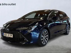 Mörkblå Begagnad 2022 Toyota Corolla Style Kombi | 264 900 kr (Marknadspris)