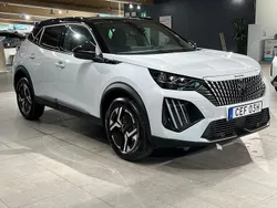 Vit Begagnad 2025 Peugeot 2008 GTi SUV | 294 900 kr (Marknadspris)