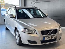 Ljusgrå (grå) Begagnad 2011 Volvo V50 Kinetic Kombi | 39 900 kr (Marknadspris)