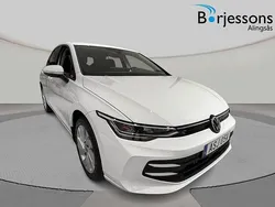 Vit Ny 2025 VW Golf VIII Life Halvkombi | 329 900 kr (Marknadspris)