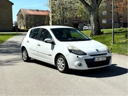 Vit Begagnad 2011 Renault Clio R.S. Halvkombi | 40 000 kr (Marknadspris)