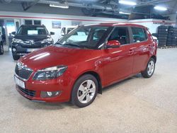 Röd Begagnad 2014 Skoda Fabia Ambiente Halvkombi | 89 700 kr (Lite dyr)