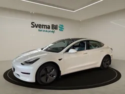 Vit Begagnad 2020 Tesla Model 3 Standard Range Plus Sedan | 259 900 kr (Marknadspris)
