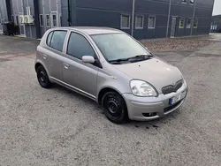 Grå Begagnad 2003 Toyota Yaris Halvkombi | 19 000 kr (Marknadspris)