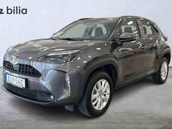 Grå Begagnad 2024 Toyota Yaris Cross SUV | 275 900 kr (Bra pris)
