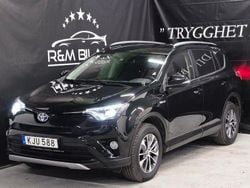 Svart Begagnad 2018 Toyota RAV4 Hybrid SUV | 194 800 kr (Marknadspris)
