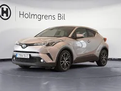 Mörkgrå Begagnad 2017 Toyota C-HR Executive SUV | 206 800 kr (Marknadspris)
