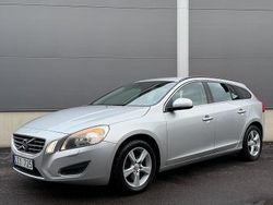 Grå Begagnad 2010 Volvo V60 Momentum Kombi | 64 900 kr (Marknadspris)