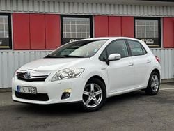 Vit Begagnad 2011 Toyota Auris Hybrid Comfort Halvkombi | 87 900 kr (Marknadspris)