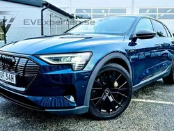 Blå Begagnad 2019 Audi e-tron Design SUV | 347 000 kr (Superpris)