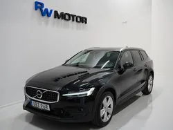 Svart Begagnad 2020 Volvo V60 CC Momentum Kombi | 219 800 kr (Bra pris)