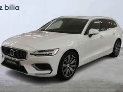 Vit Begagnad 2022 Volvo V60 Kombi | 369 000 kr (Marknadspris)