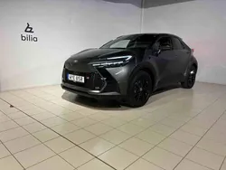 Grå Begagnad 2025 Toyota C-HR SUV | 419 900 kr