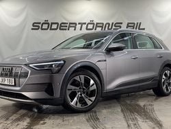 Grå Begagnad 2022 Audi e-tron Proline SUV | 329 900 kr (Bra pris)
