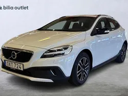 Vit Begagnad 2018 Volvo V40 CC Kombi | 209 900 kr (Marknadspris)