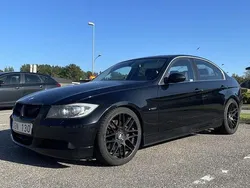Svart Begagnad 2006 BMW 330 Comfort Edition Sedan | 69 000 kr (Marknadspris)