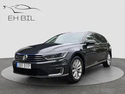 Mörkgrå (grå) Begagnad 2018 VW Passat GTE Kombi | 194 900 kr (Marknadspris)