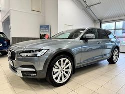 Gråmetallick Begagnad 2019 Volvo V90 CC Momentum Kombi | 359 900 kr (Marknadspris)