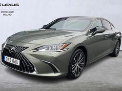 Grön Ny 2025 Lexus ES300H Limited Edition Sedan | 479 000 kr (Marknadspris)