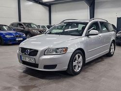 Ljusgrå (grå) Begagnad 2011 Volvo V50 Kinetic Kombi | 89 900 kr (Lite dyr)