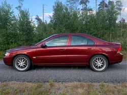 Röd Begagnad 2001 Volvo S60 Business Edition Sedan | 23 500 kr (Marknadspris)