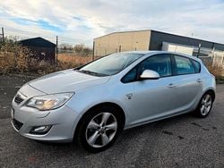 Grå Begagnad 2010 Opel Astra Enjoy Halvkombi | 54 900 kr (Marknadspris)
