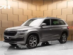 Grå Begagnad 2023 Skoda Kodiaq SportLine SUV | 399 000 kr (Marknadspris)