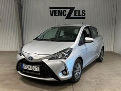 Silver Begagnad 2019 Toyota Yaris Hybrid Active Halvkombi | 174 000 kr (Marknadspris)