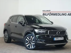 Svart Begagnad 2021 Volvo XC40 Momentum SUV | 299 900 kr (Marknadspris)